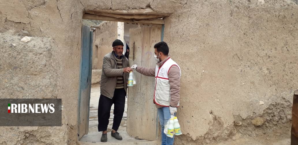 توزیع اقلام بهداشتی  در روستاهای کم برخوردار زنجان