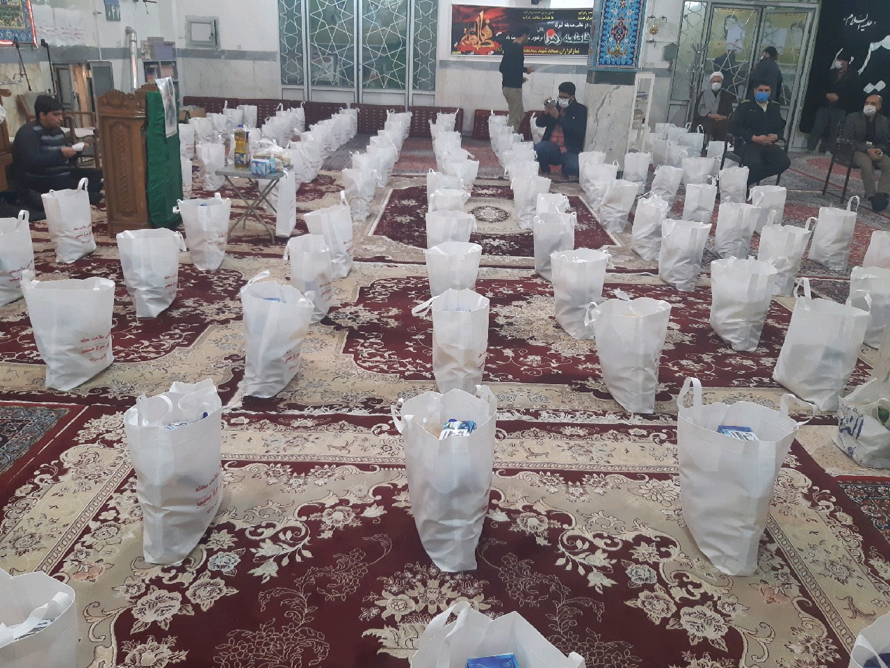 توزیع ۱۵۰ بسته معیشتی به ارزش ۷۵۰ میلیون ریال بین نیازمندان در آران و بیدگل توزیع ۱۵۰ بسته معیشتی به ارزش ۷۵۰ میلیون ریال بین نیازمندان در آران و بیدگل