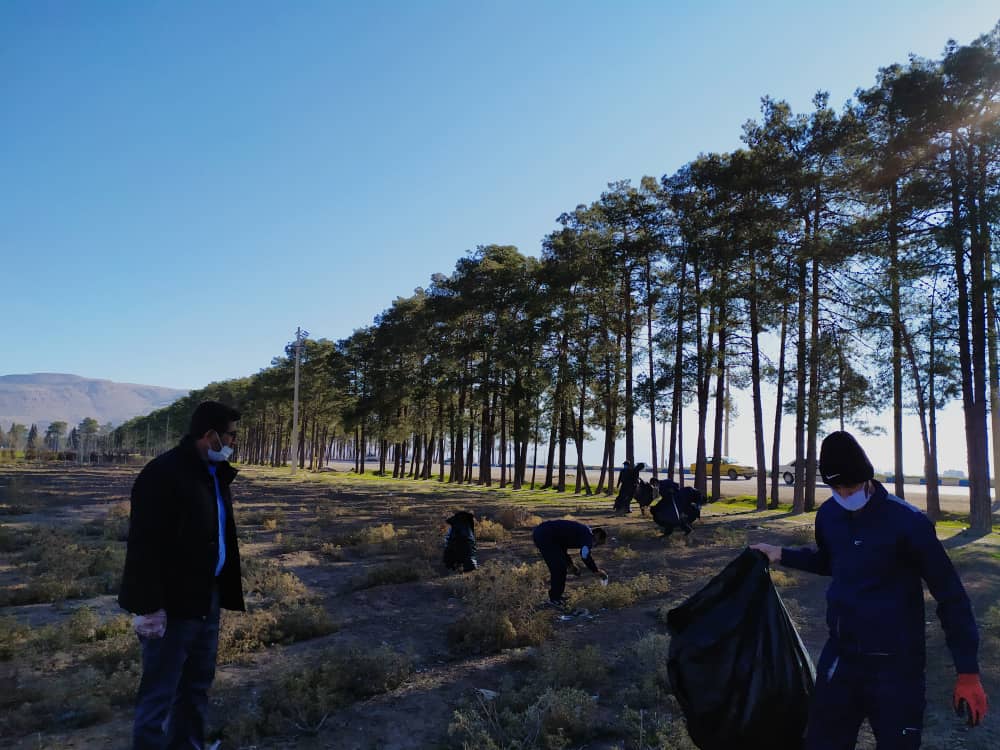 پاکسازی مسیر گردشگری تختجمشید پاکسازی مسیر گردشگری تختجمشید