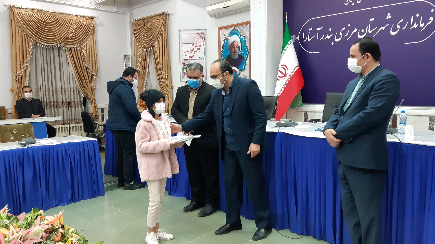 تجلیل از برگزیدگان مسابقه عکاسی « من و کتابم » در آستارا تجلیل از برگزیدگان مسابقه عکاسی « من و کتابم » در آستارا