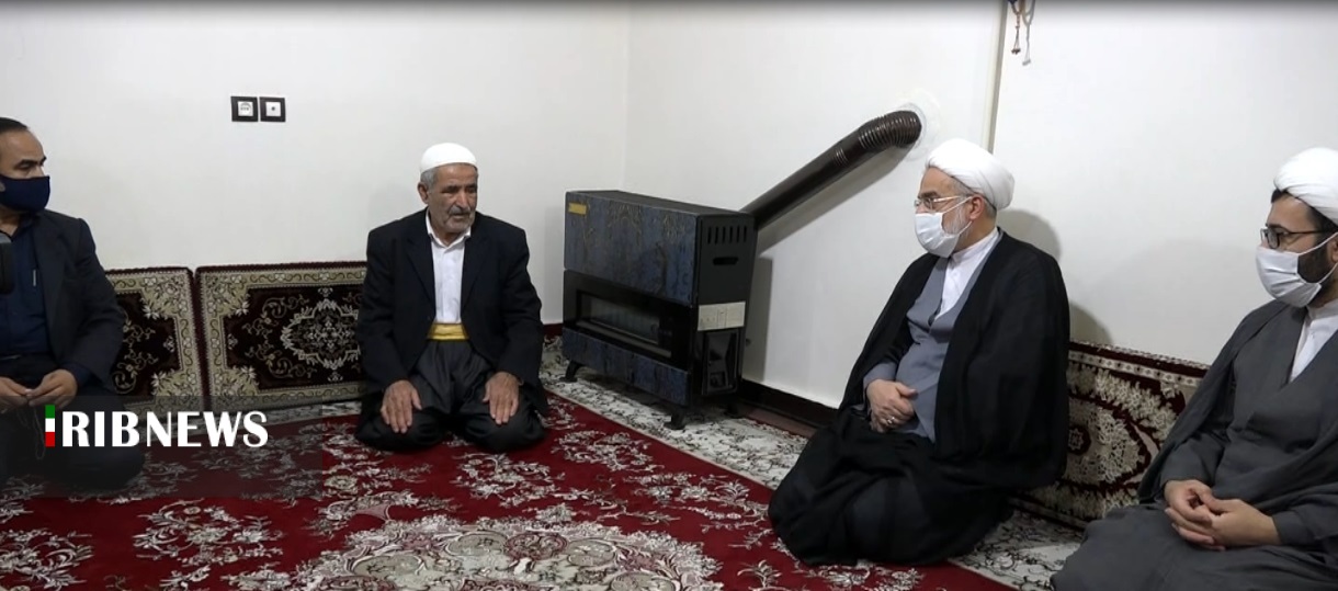 دیدار نماینده ولی فقیه در کردستان با خانواده شهدا