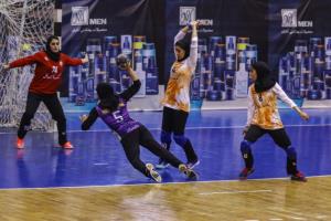 کربنات سدیم جوان برابر سنگ آهن تن به شکست داد کربنات سدیم جوان برابر سنگ آهن تن به شکست داد