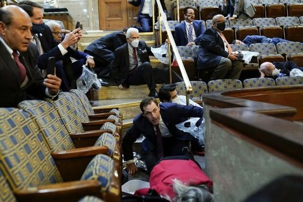 هیلاری کلینتون: محاکمه ترامپ ضروری است