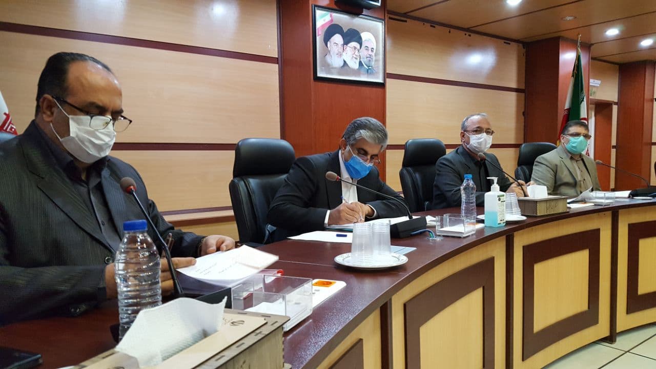 بازنشستگان و کارگران تسهیلات مصالح ساختمانی می گیرند