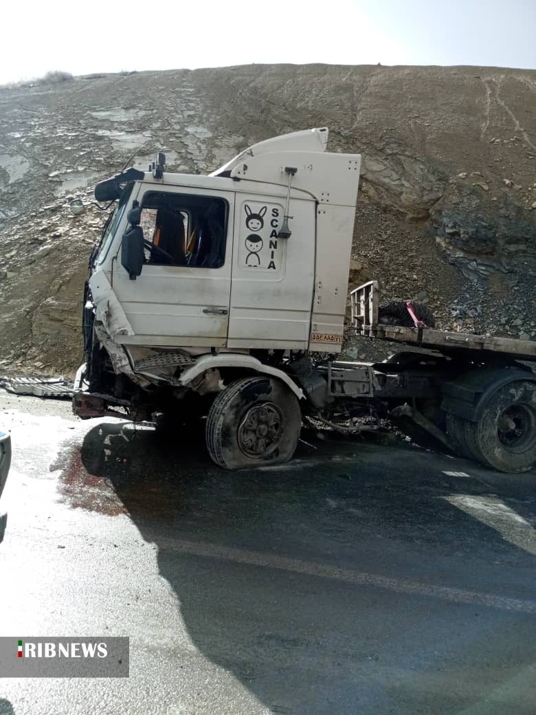 ۲ مجروح بر اثر برخورد سمند با کامیون تریلر ۲ مجروح بر اثر برخورد سمند با کامیون تریلر