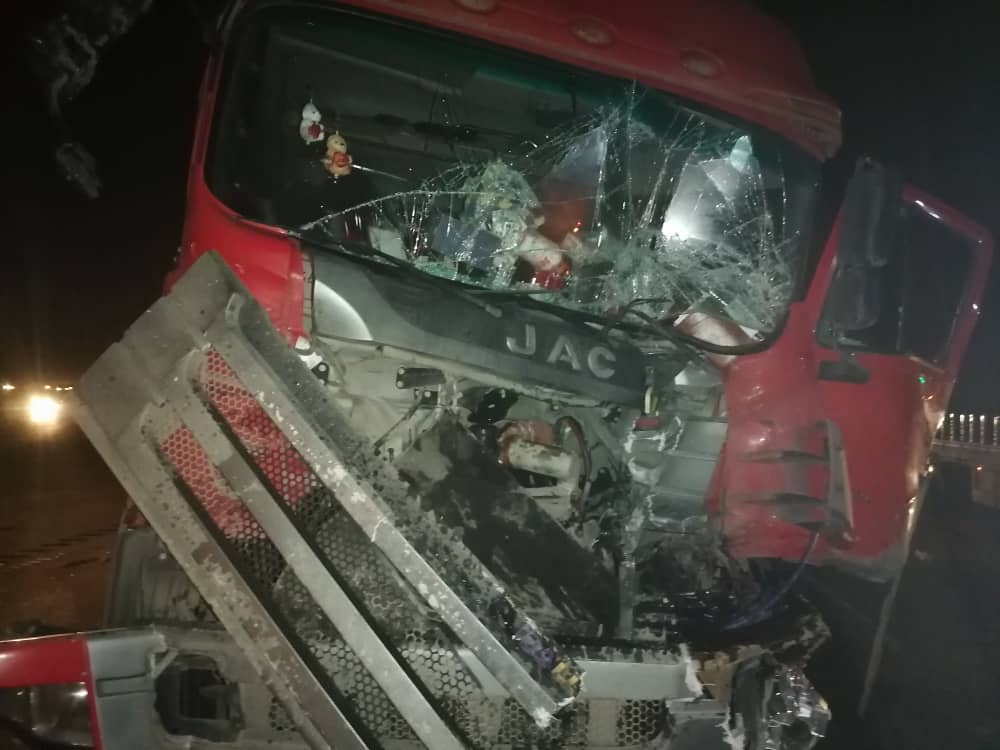 ۵ مصدوم در تصادف تریلی و مینی بوس در محور نائین به اردکان ۵ مصدوم در تصادف تریلی و مینی بوس در محور نائین به اردکان