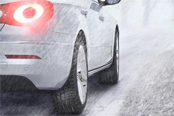 چگونه خودرو را موقع سرخوردن کنترل کنیم؟ چگونه خودرو را موقع سرخوردن کنترل کنیم؟