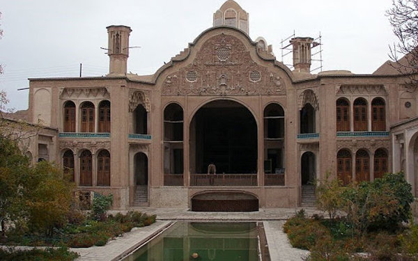 تعیین تکلیف نشدن ساخت و ساز در حریم سه خانهتاریخی در کاشان تعیین تکلیف نشدن ساخت و ساز در حریم سه خانهتاریخی در کاشان