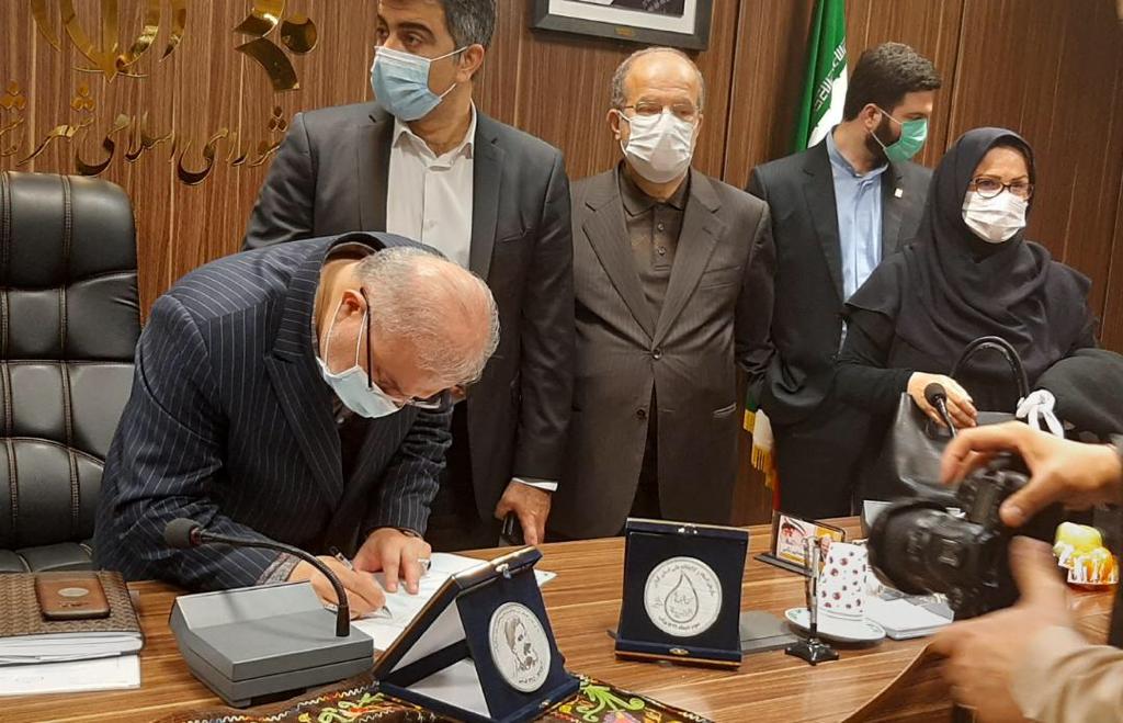 رونمایی از سکه یادبود شاعر گیلانی رونمایی از سکه یادبود شاعر گیلانی