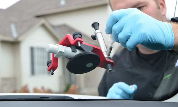 پاک کردن برچسب روی شیشه ماشین