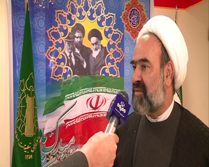 آغاز ویژه برنامه های دهه مبارک فجر با گلباران خانه دوران کودکی امام راحل در خمین