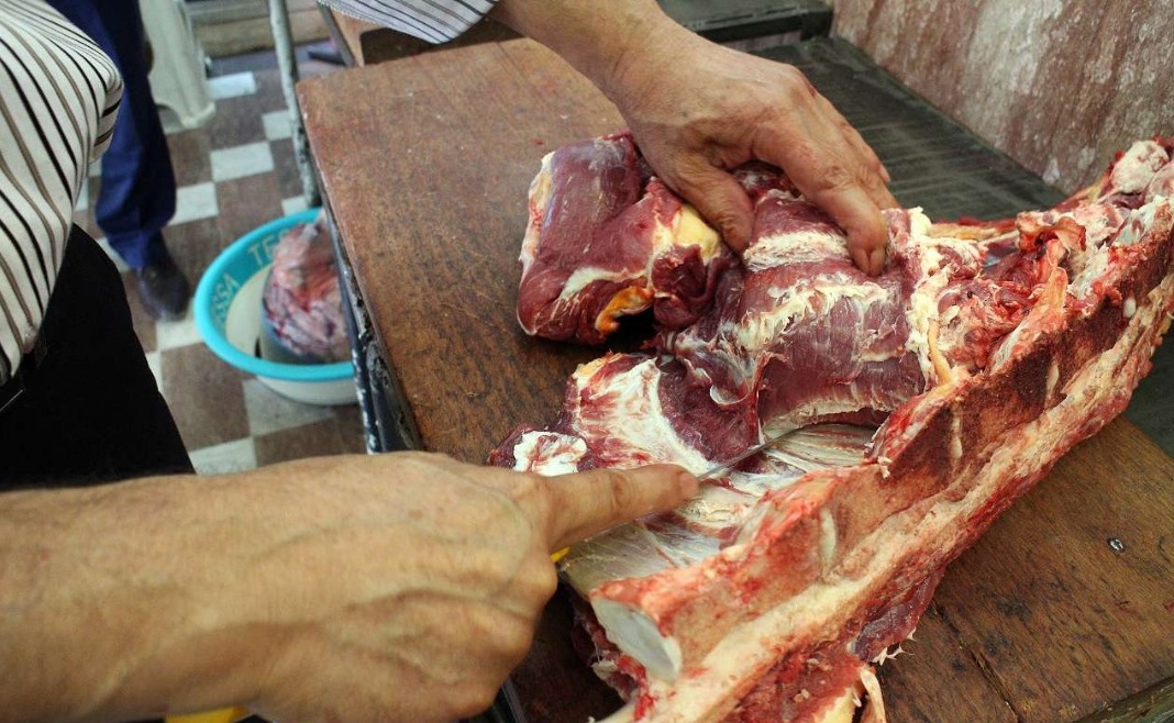 فرش قرمزِ اعراب برای گوسفندهای ایرانی فرش قرمزِ اعراب برای گوسفندهای ایرانی