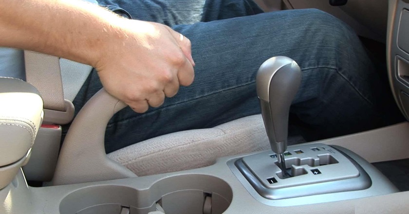 آشنایی با ترمز دستی خودرو آشنایی با ترمز دستی خودرو