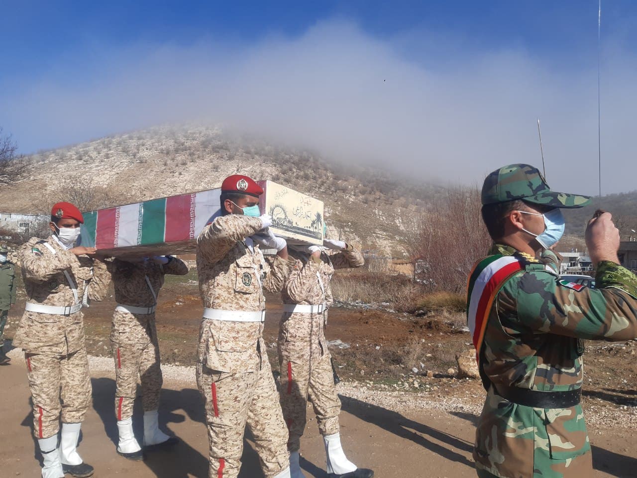 تشییع پیکر شهید دوران دفاع مقدس در اسلام آبادغرب تشییع پیکر شهید دوران دفاع مقدس در اسلام آبادغرب