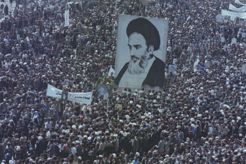 فجر انقلاب و تداوم پیروزی