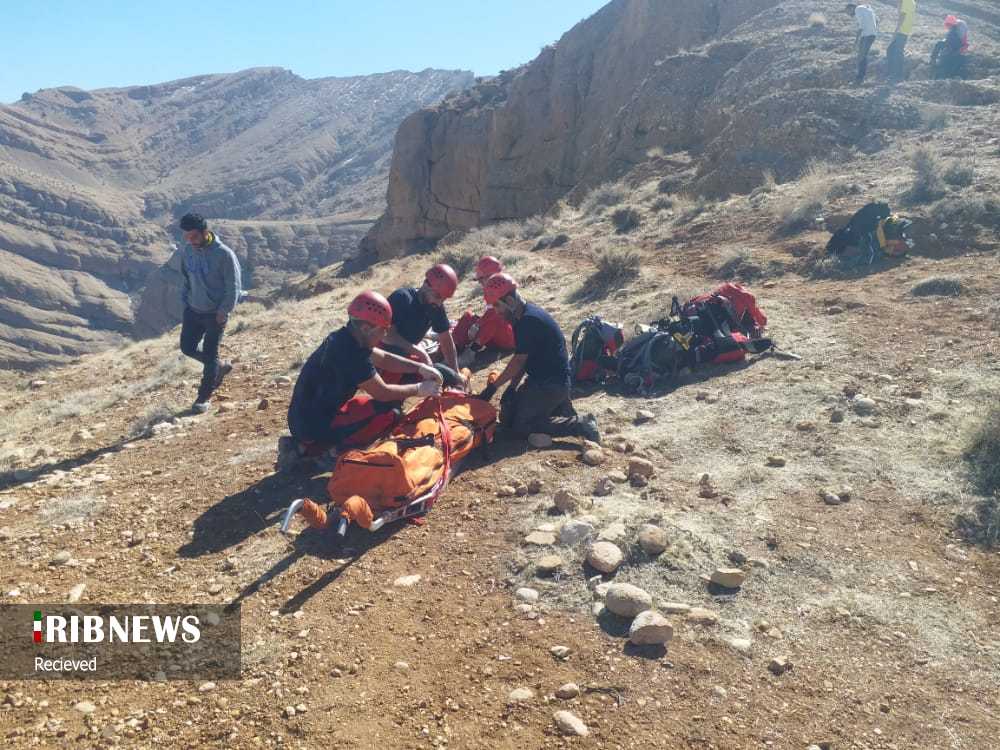 سقوط دو جوان شیرازی از کوه سرخ سقوط دو جوان شیرازی از کوه سرخ