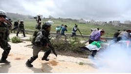 یورش نظامیان صهیونیست به تظاهر کنندگان در شرق رام الله یورش نظامیان صهیونیست به تظاهر کنندگان در شرق رام الله