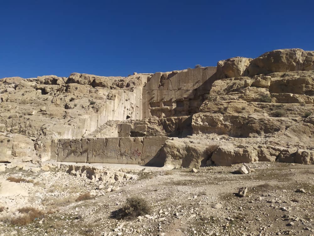 آغاز حفاظت و مرمت اضطراری ایوان قدمگاه آغاز حفاظت و مرمت اضطراری ایوان قدمگاه