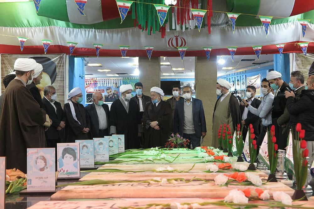 حضور دبیرکل مجمع تقریب در یادمان شهدا اهل سنت و شیعه پاوه حضور دبیرکل مجمع تقریب در یادمان شهدا اهل سنت و شیعه پاوه