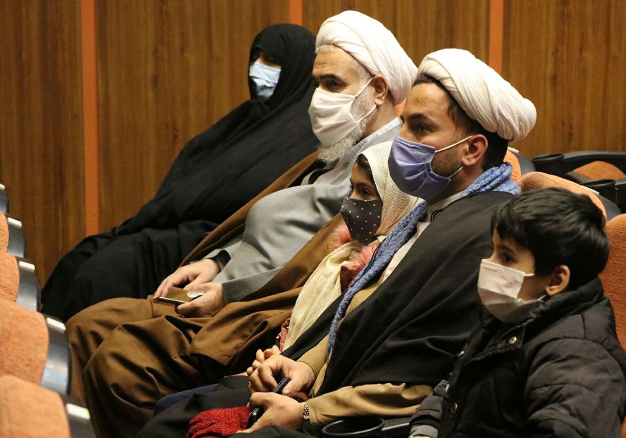 اکران، نقد و بررسی «دیدن این فیلم جرم است» با حضور نماینده ولی فقیه در استان قزوین اکران، نقد و بررسی «دیدن این فیلم جرم است» با حضور نماینده ولی فقیه در استان قزوین