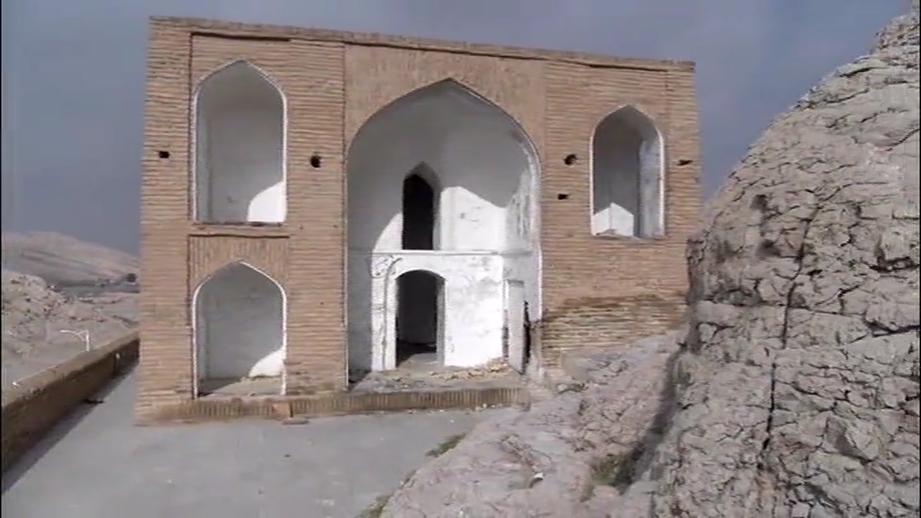 زخمهای تخت درگاه قلی بیگ کرمان رو به بهبودی زخمهای تخت درگاه قلی بیگ کرمان رو به بهبودی