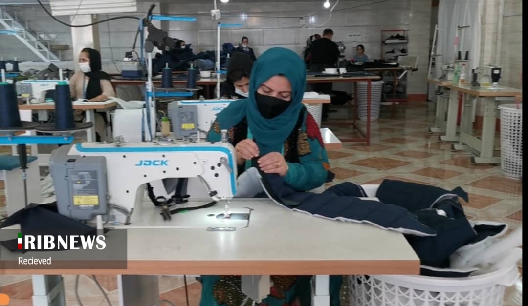 با تولید کاپشن در مرز شانه به شانه نمونه های خارجی