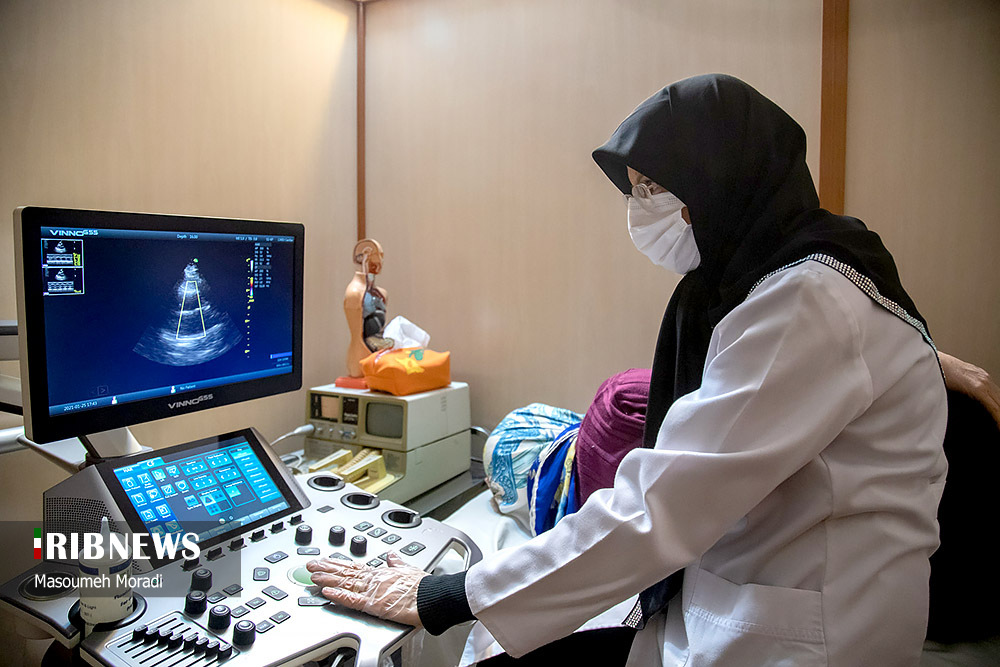اكو قلب بيمار توسط دكتر صحابي در مطب