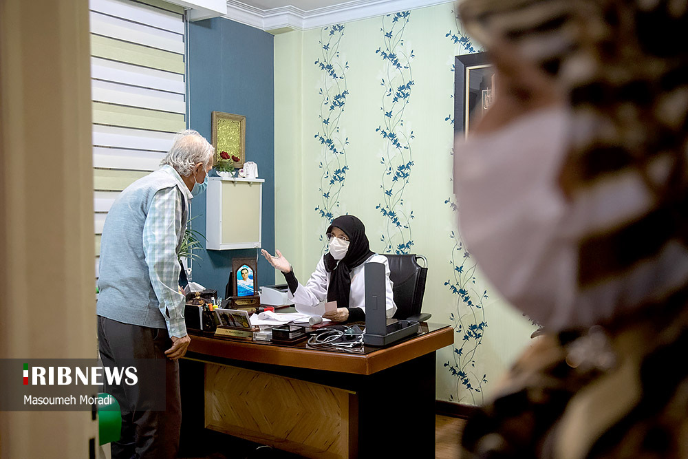 دكتر صحابي براي هر بيمار خود مدت زمان زيادي وقت ميگذارد.