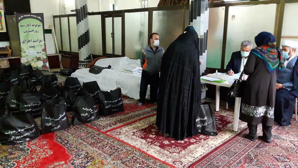 توزیع بسته معیشتی مومنانه در قائم شهر