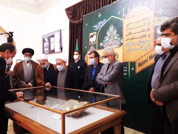 رونمایی نفایس اهدایی نخستین تولیت دوران انقلاب به آستان قدس رضوی