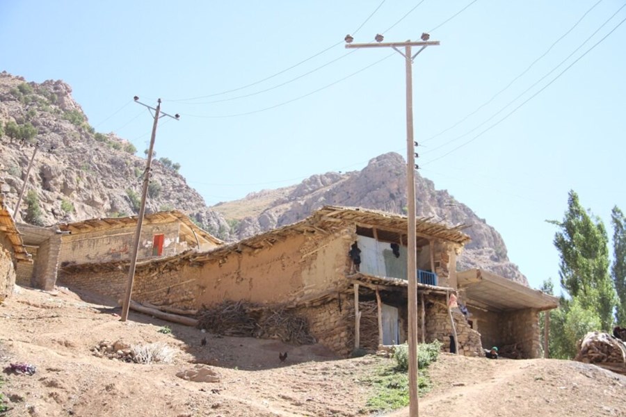 ۱۰۰ درصد روستا‌های کشور با جمعیت ۱۰ و ۲۰ خانوار برق دار شدند