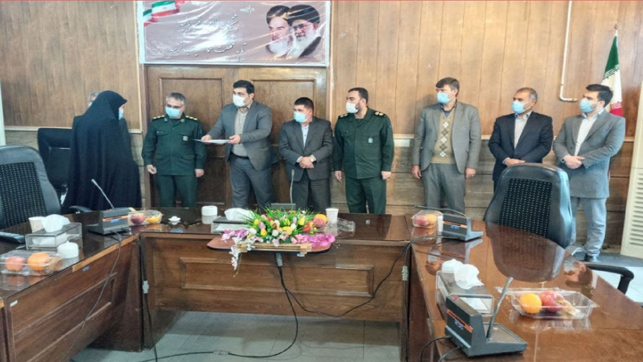 تجلیل از فرهنگیان فعال در طرح پویش لبخند رضایت در تاکستان