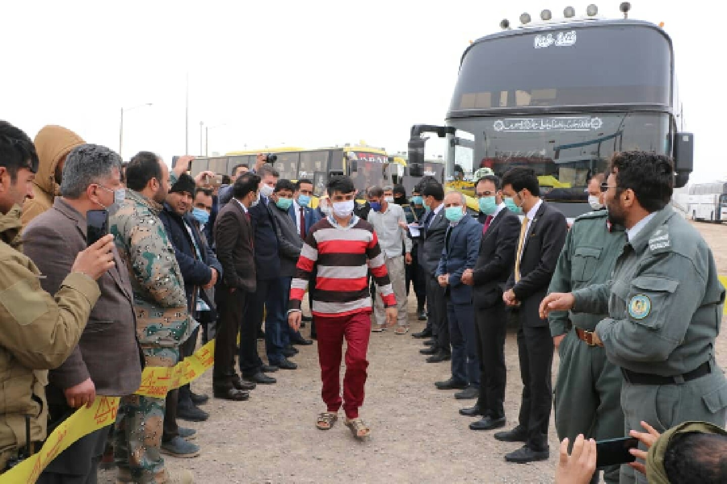 بازگشت ۳۰۵ زندانی افغانستانی به کشورشان بازگشت ۳۰۵ زندانی افغانستانی به کشورشان