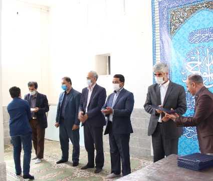 تجلیل از دانش آموزان رتبه برگزیده تجلیل از دانش آموزان رتبه برگزیده