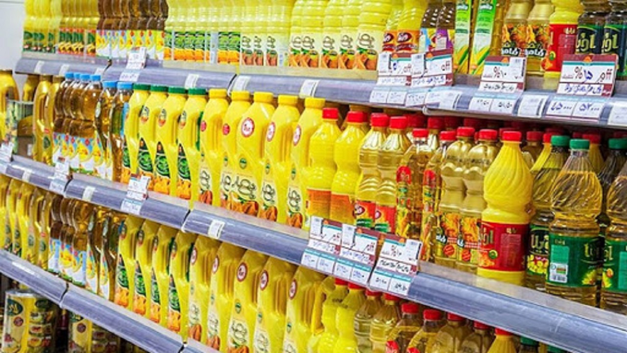 بطریهای روغن و کیسههای برنج راهی بازار اندیکا را تنطیم میکنند بطریهای روغن و کیسههای برنج راهی بازار اندیکا را تنطیم میکنند