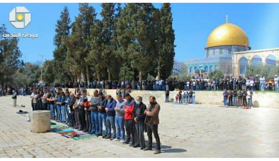 حضور ۳۰ هزار فلسطینی در نماز جمعه مسجدالاقصی