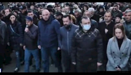 مخالفان دولت در ارمنستان به اعتراضات خود ادامه میدهند مخالفان دولت در ارمنستان به اعتراضات خود ادامه میدهند