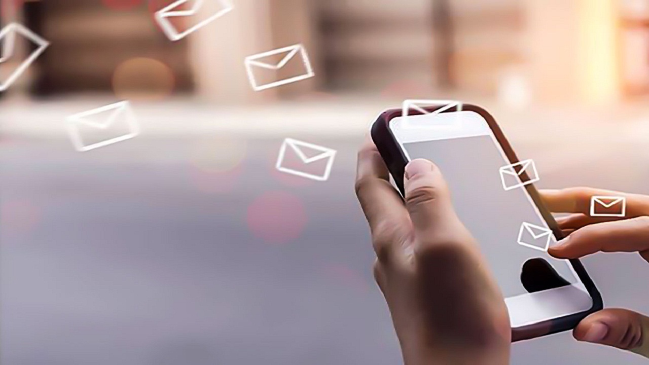 با موبایل در راهروهای شرکت گاز قدم بزنید! با موبایل در راهروهای شرکت گاز قدم بزنید!