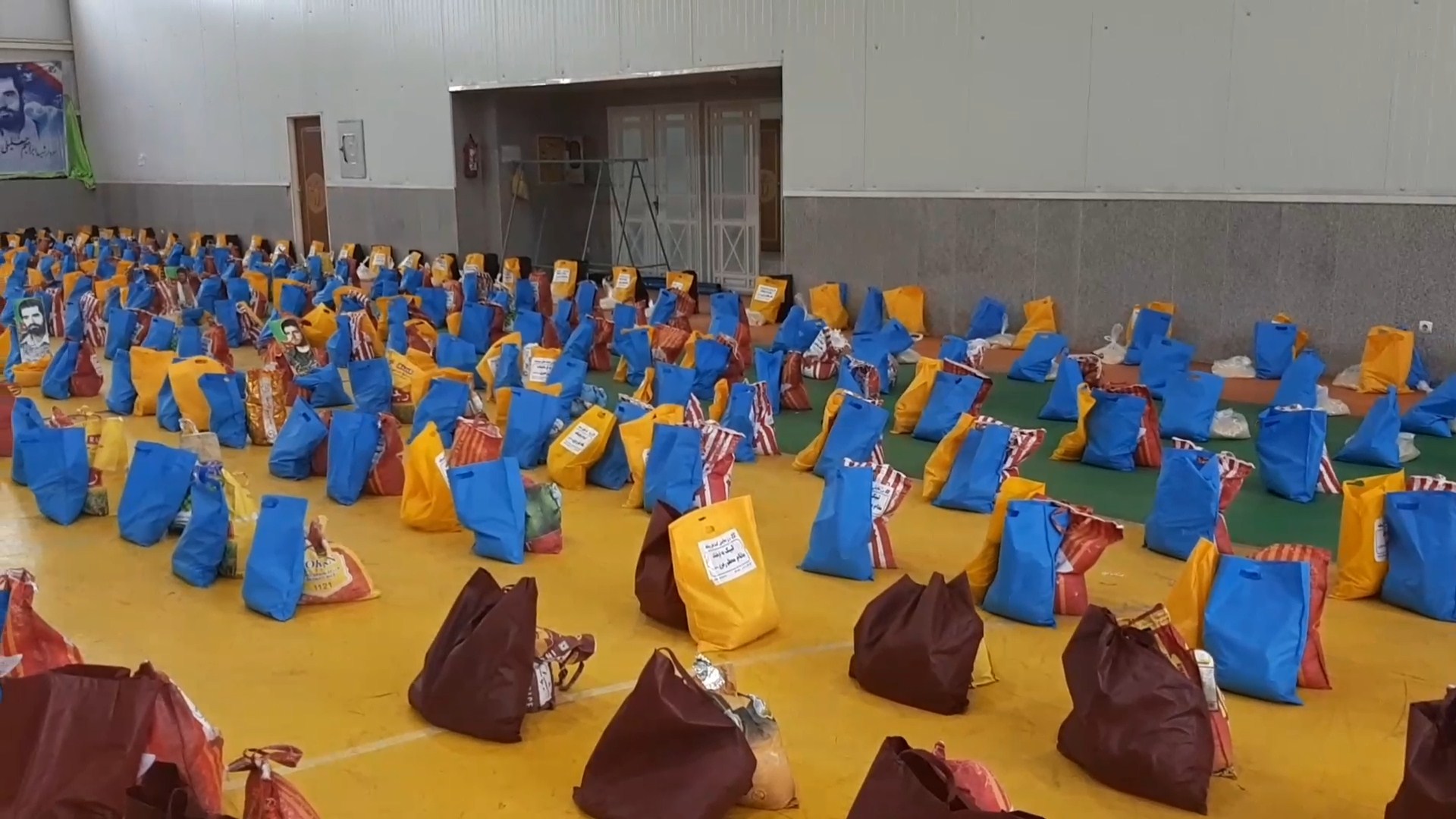 توزیع 1100 بسته‌ معیشتی و۱۴ هزار پرس غذا ، بین خانواده‌های آسیب دیده از بیماری کرونا و نیازمندان