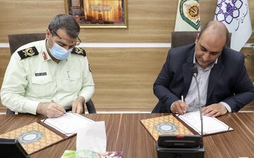 امضای تفاهمنامه همکاری میان شهرداری مشهد و فرماندهی انتظامی خراسان رضوی امضای تفاهمنامه همکاری میان شهرداری مشهد و فرماندهی انتظامی خراسان رضوی