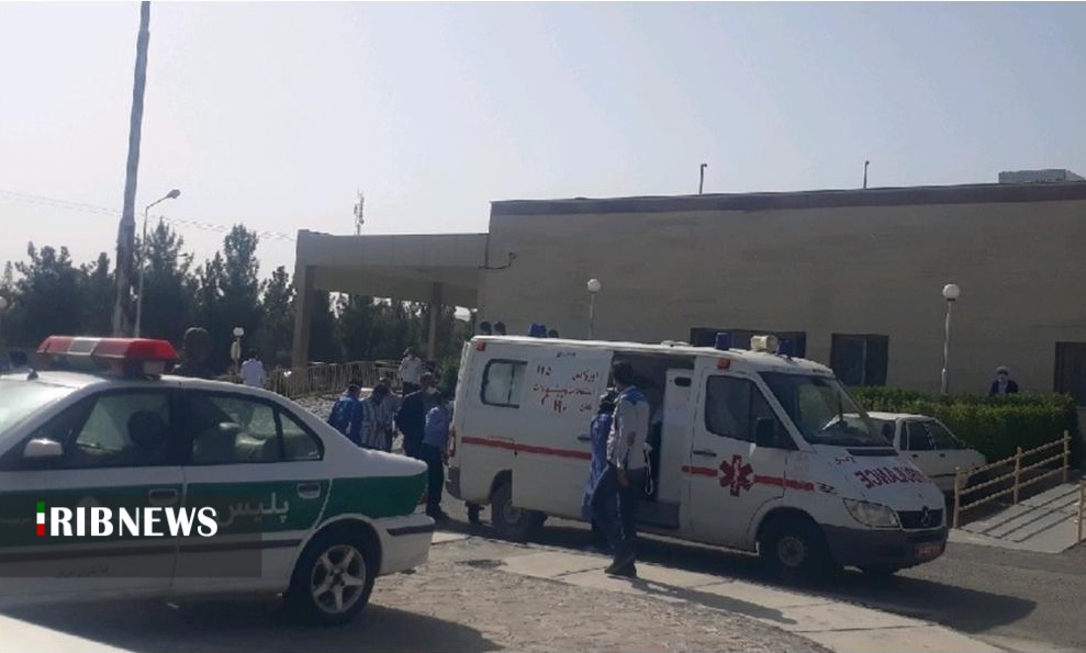 انتقال مصدومان حادثه اتوبوس به بیمارستان سربیشه انتقال مصدومان حادثه اتوبوس به بیمارستان سربیشه