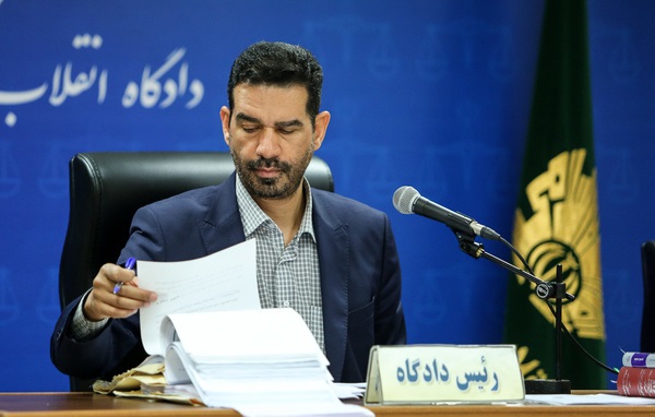 جلسه دادگاه رسیدگی به پرونده ۲۱ اخلالگر ارزهای دولتی جلسه دادگاه رسیدگی به پرونده ۲۱ اخلالگر ارزهای دولتی