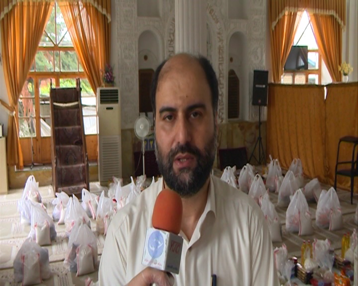 توزیع بسته های معیشتی بین نیازمندان در رشت