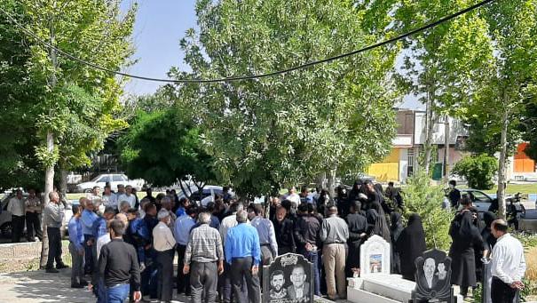 مادر شهید حسینی به فرزند شهیدش پیوست مادر شهید حسینی به فرزند شهیدش پیوست