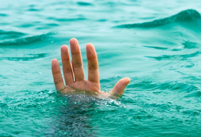 غرق شدن دختر ۱۶ ساله در استخر شخصی