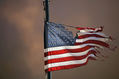 فروپاشي آمريکا در کانون توجه است فروپاشي آمريکا در کانون توجه است