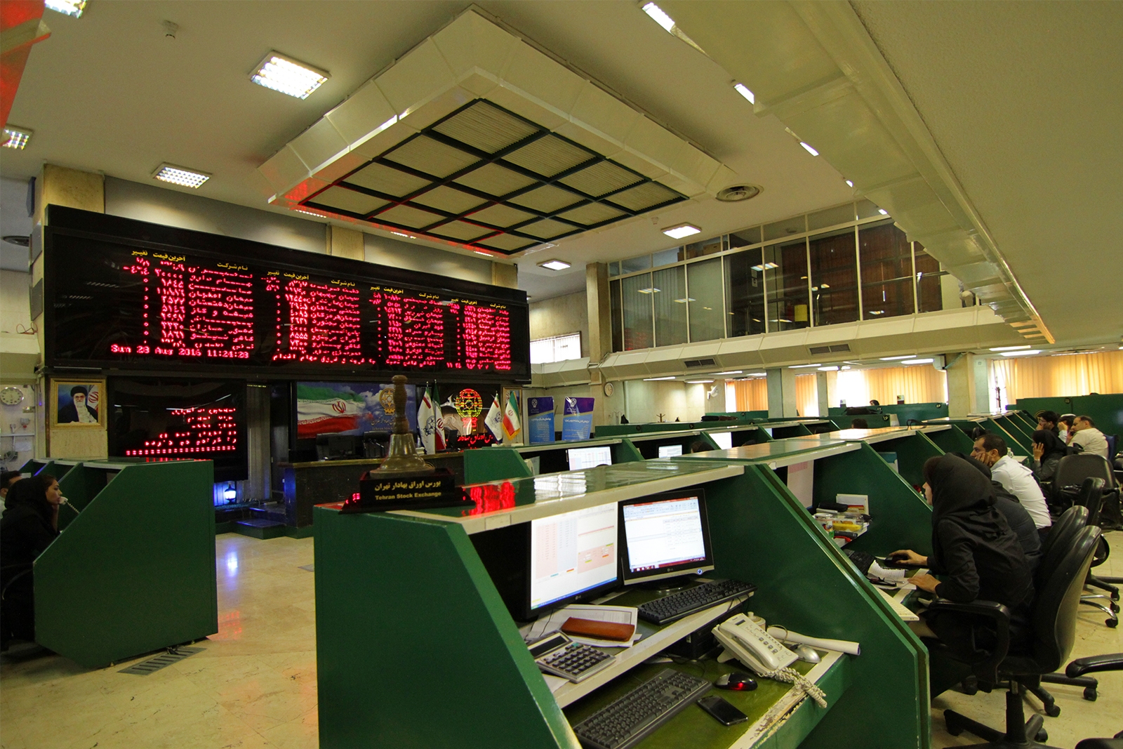 ایستادگی شاخص بورس در کانال یک میلیون واحدی