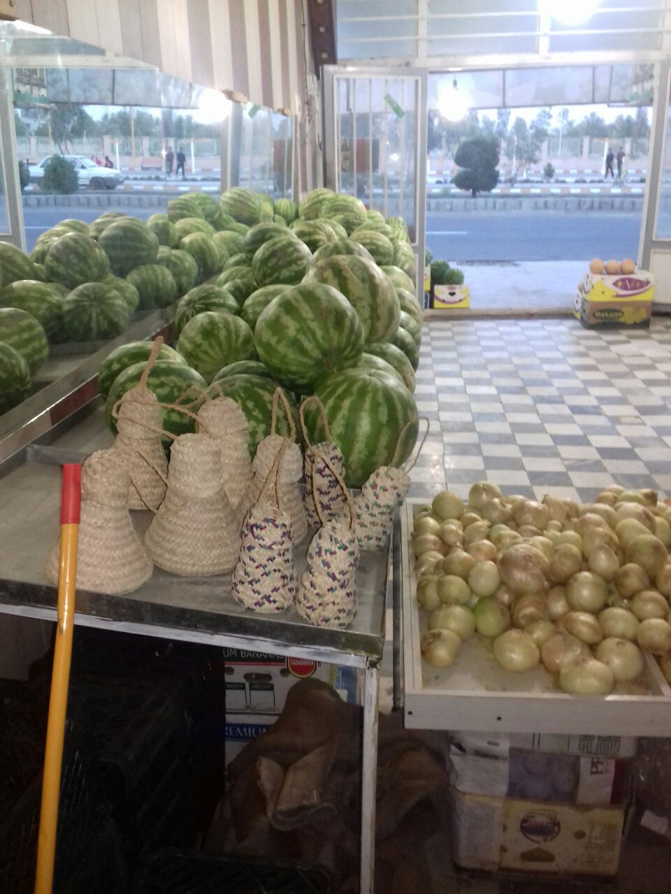عرضه تولیدات صنایع دستی روستای دهسلم در فروشگاههای شهرستان نهبندان عرضه تولیدات صنایع دستی روستای دهسلم در فروشگاههای شهرستان نهبندان