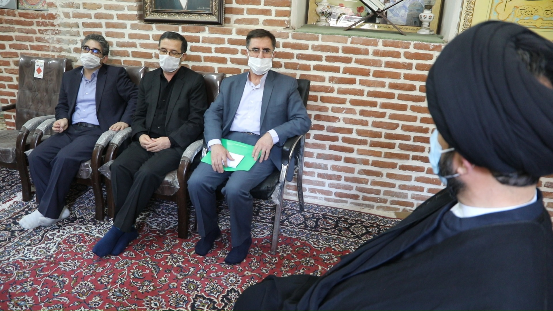 حفاظت از حریم راهها وحل مشکلات رانندگان اولویت اصلی باشد