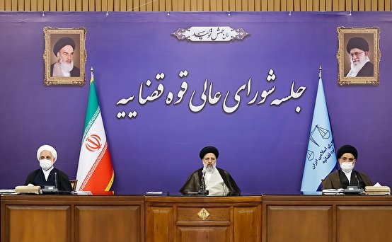نباید منابع کشور در اختیار افراد بی صلاحیت قرار بگیرد نباید منابع کشور در اختیار افراد بی صلاحیت قرار بگیرد